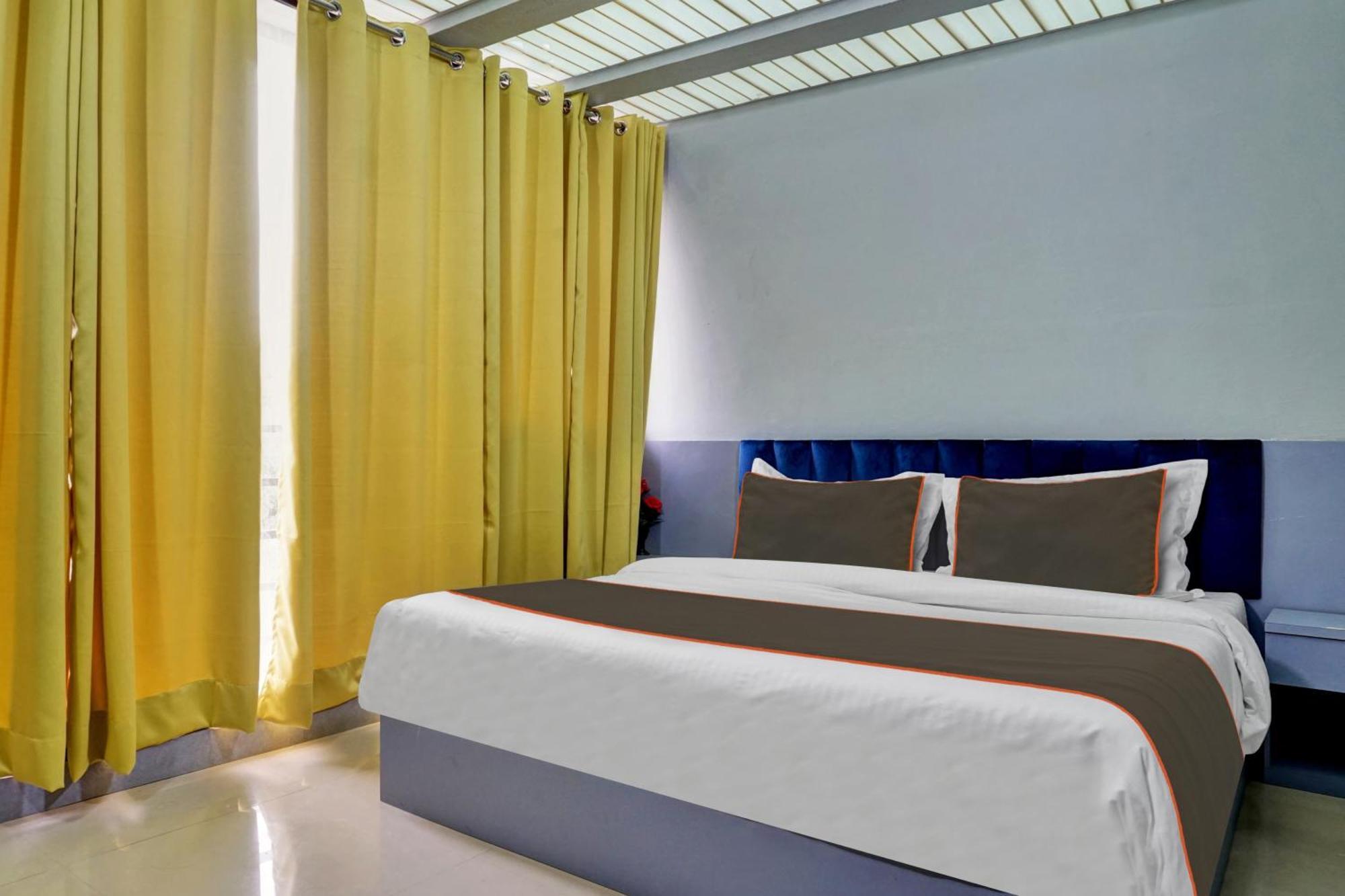 Collection O Baner Executive Stays Poona Buitenkant foto