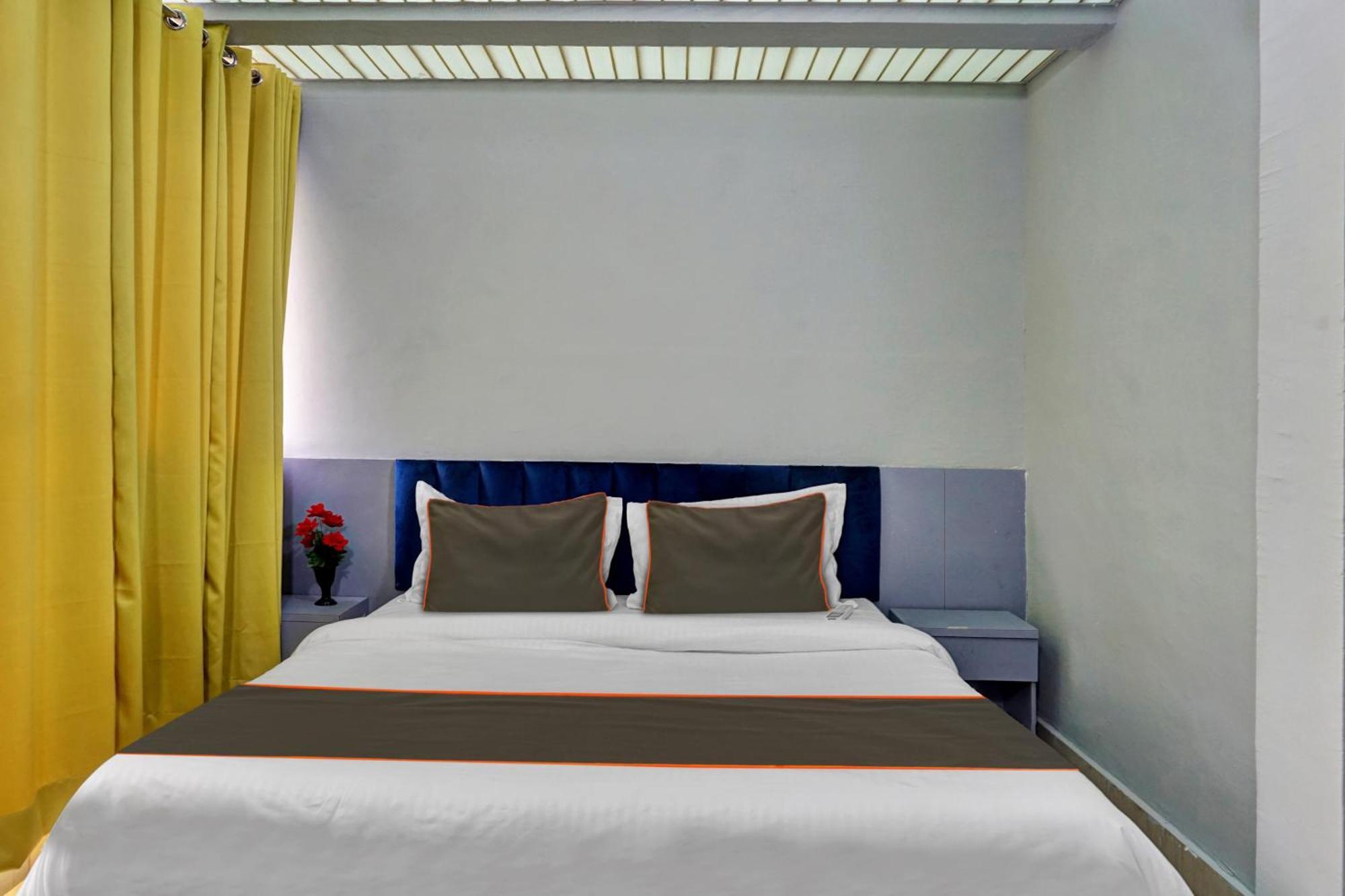 Collection O Baner Executive Stays Poona Buitenkant foto